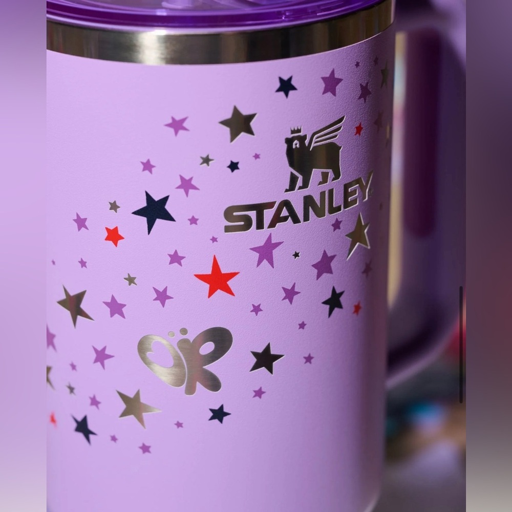 NWT Olivia Rodrigo X Stanley 40 oz quencher - Picture 6 of 6